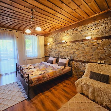 Панорама Хаус Лещен И Еко Къщи Дървена И Землянка Exterior photo