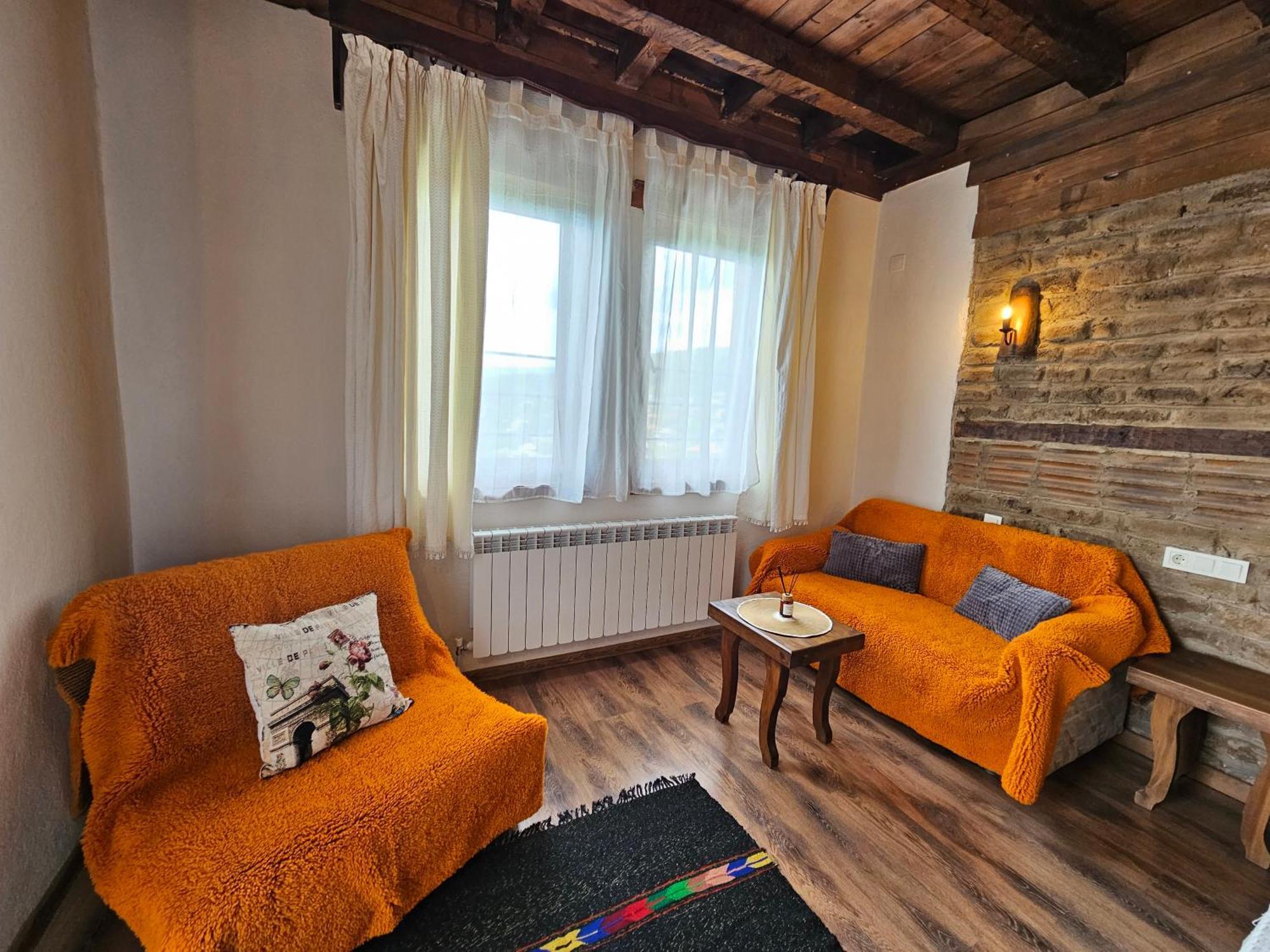 Панорама Хаус Лещен И Еко Къщи Дървена И Землянка Exterior photo