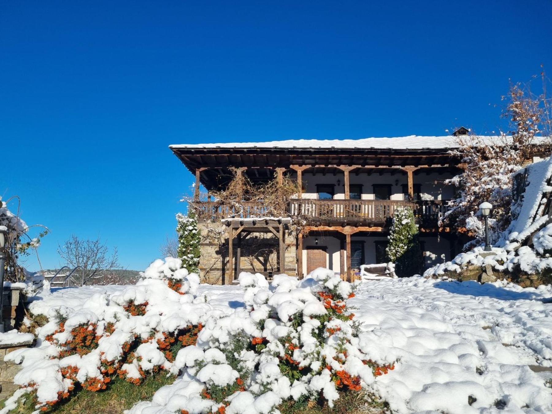 Панорама Хаус Лещен И Еко Къщи Дървена И Землянка Exterior photo