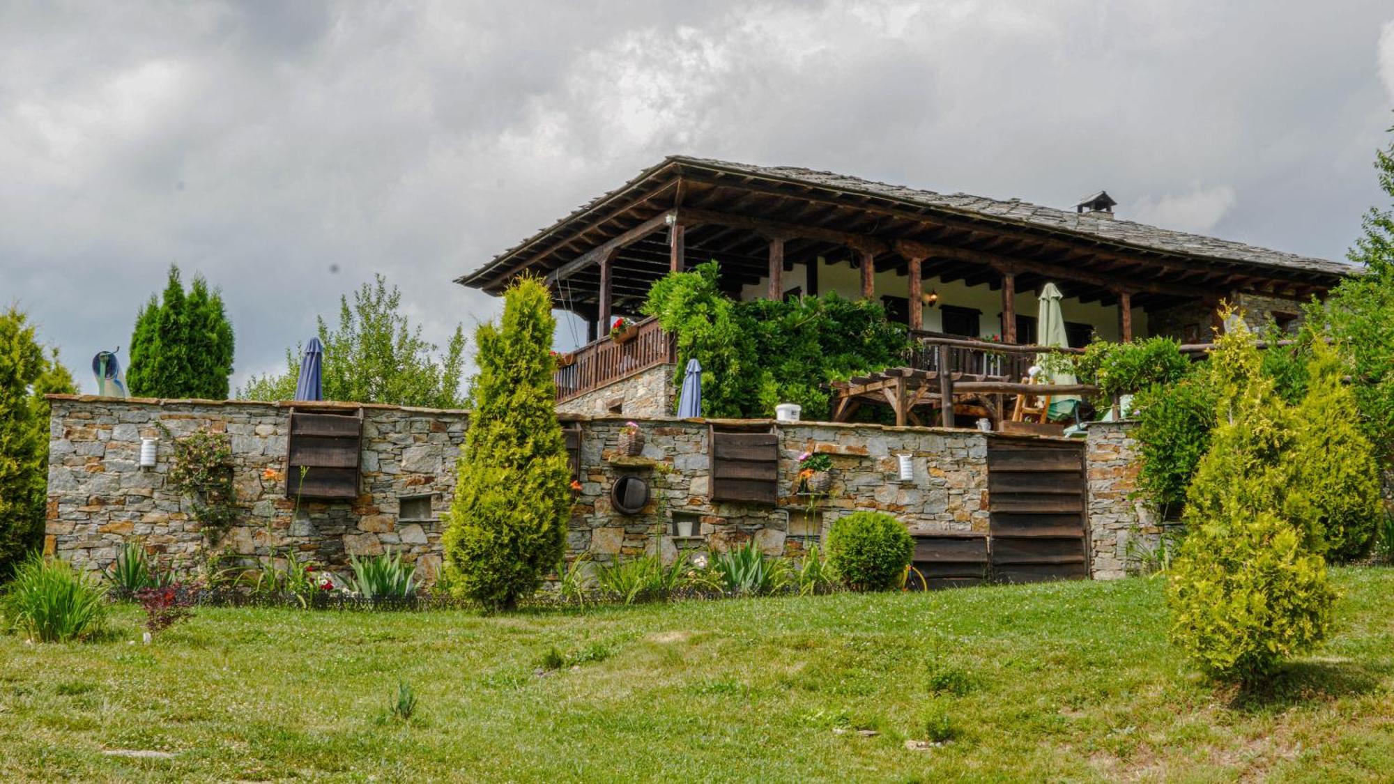 Панорама Хаус Лещен И Еко Къщи Дървена И Землянка Exterior photo
