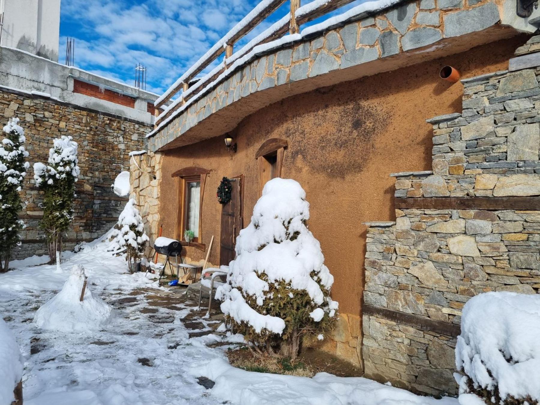 Панорама Хаус Лещен И Еко Къщи Дървена И Землянка Exterior photo