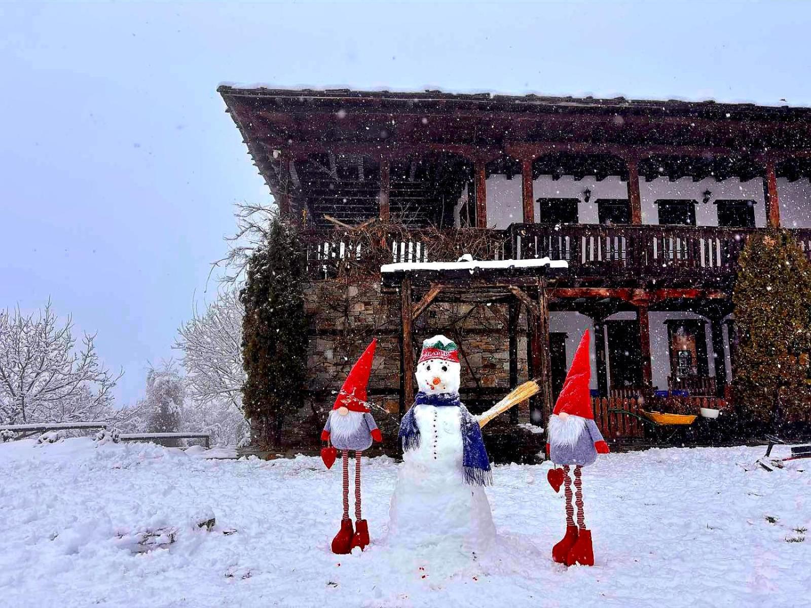 Панорама Хаус Лещен И Еко Къщи Дървена И Землянка Exterior photo